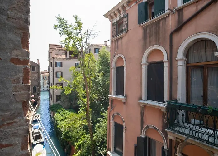 San Polo Canal View Apartments By Wonderful Italy